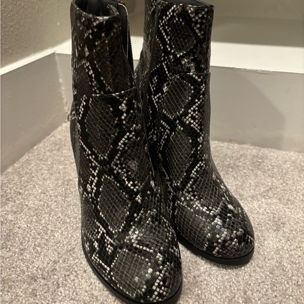 Hot snake booties!